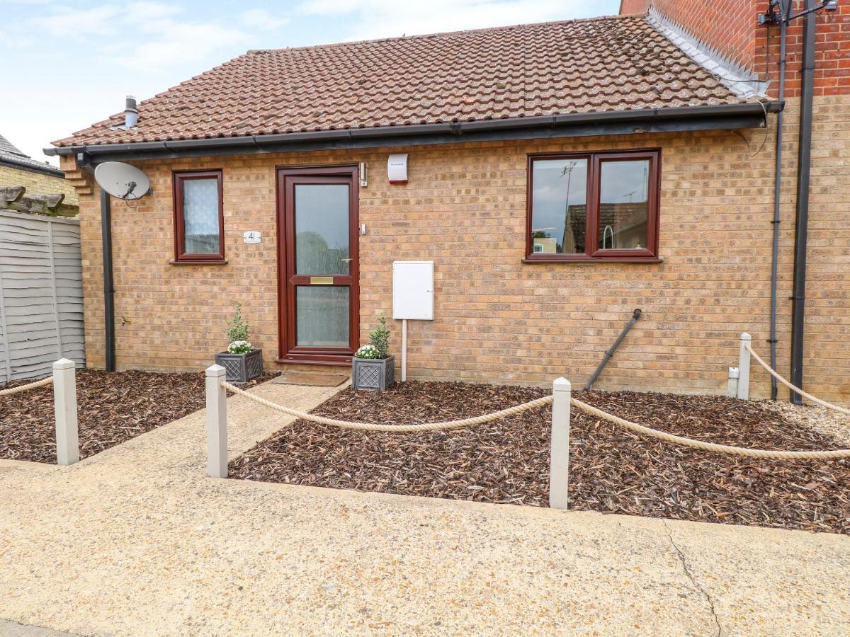 Village Retreat Ely Exterior photo